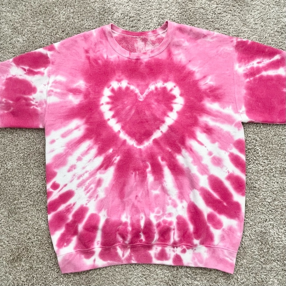 Urban Renewal Remade Heart Tie-Dye Crew
Neck Sweatshirt